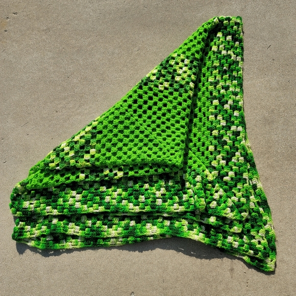 Vintage Other - VINTAGE Crochet Blanket